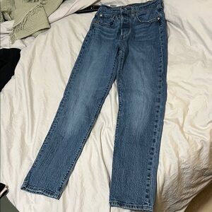 Levi's Straight Leg Women's Jeans in Medium Blue